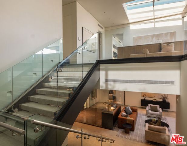 1814 Marcheeta Place, Los Angeles, CA 90069