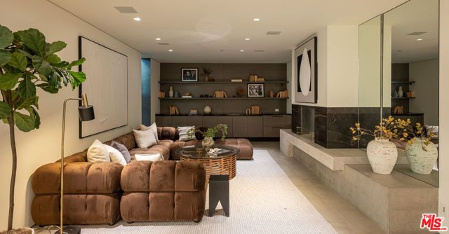 1814 Marcheeta Place, Los Angeles, CA 90069