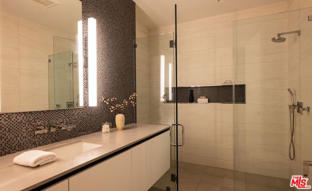 1814 Marcheeta Place, Los Angeles, CA 90069