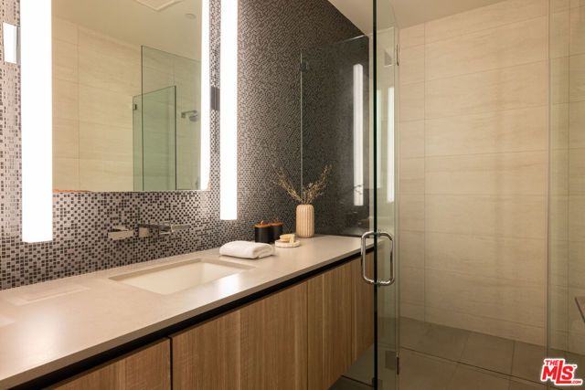 1814 Marcheeta Place, Los Angeles, CA 90069