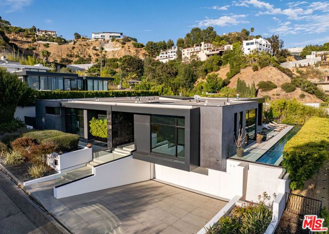 1814 Marcheeta Place, Los Angeles, CA 90069