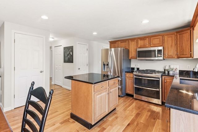 264 Bay Rd, Easton, MA 02334