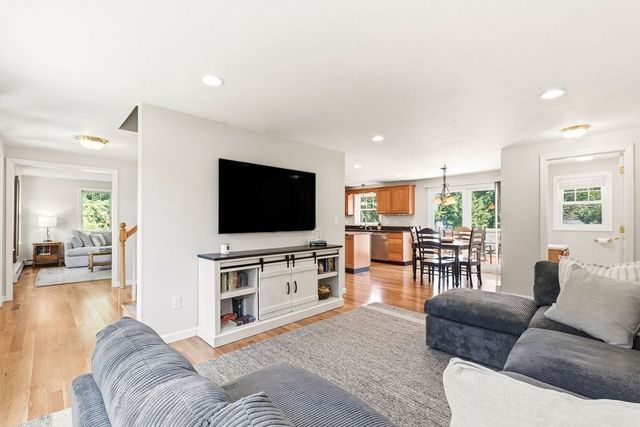 264 Bay Rd, Easton, MA 02334