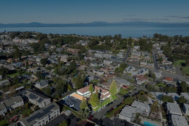 900 Alvarez AVE, Pinole, CA 94564