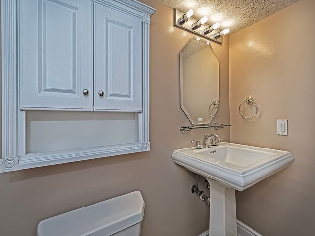 1009 Saddleclub DRIVE, North Strabane, PA 15317