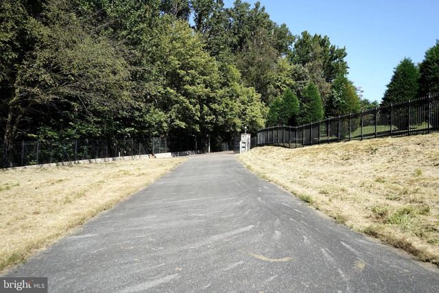 12000 RIVER RD, Potomac, MD 20854