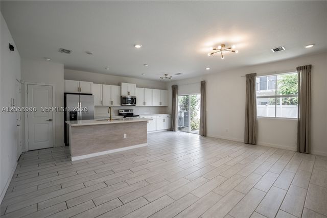 833 SE 19th St, Homestead, FL 33034