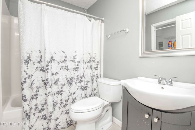 6111 Emerald Hills Lane, Knoxville, TN 37912