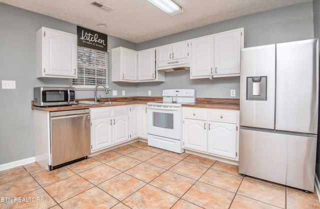 6111 Emerald Hills Lane, Knoxville, TN 37912