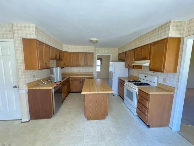 4444 Leatherwood DR, Virginia Beach, VA 23462