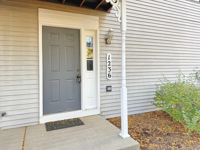 1236 Sandhurst Lane 1236, South Elgin, IL 60177