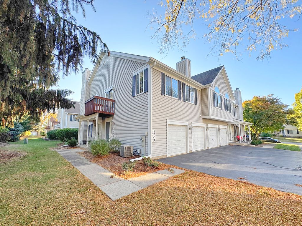1236 Sandhurst Lane 1236, South Elgin, IL 60177