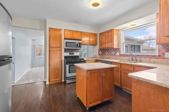 20798 Dunham Road, Clinton Township, MI 48038