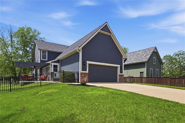 21414 Clear Creek Parkway, Shawnee, KS 66218