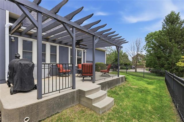 21414 Clear Creek Parkway, Shawnee, KS 66218