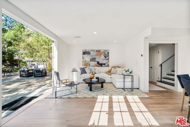 7560 Devista Drive, Los Angeles, CA 90046