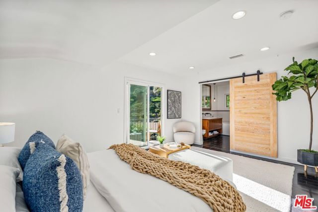 7560 Devista Drive, Los Angeles, CA 90046