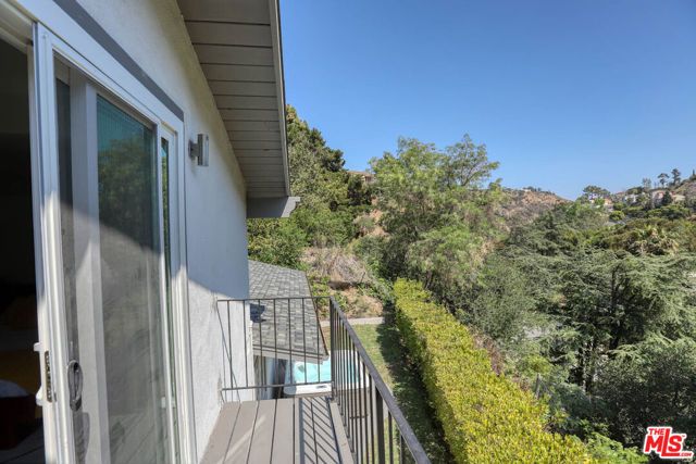 7560 Devista Drive, Los Angeles, CA 90046