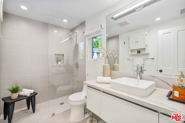 7560 Devista Drive, Los Angeles, CA 90046