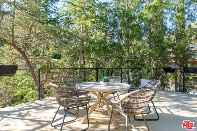 7560 Devista Drive, Los Angeles, CA 90046