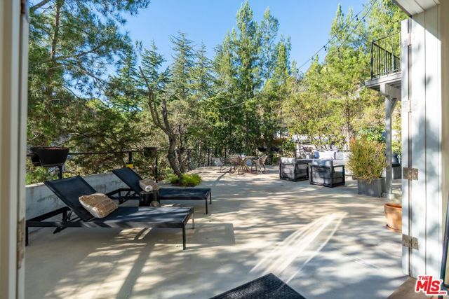 7560 Devista Drive, Los Angeles, CA 90046