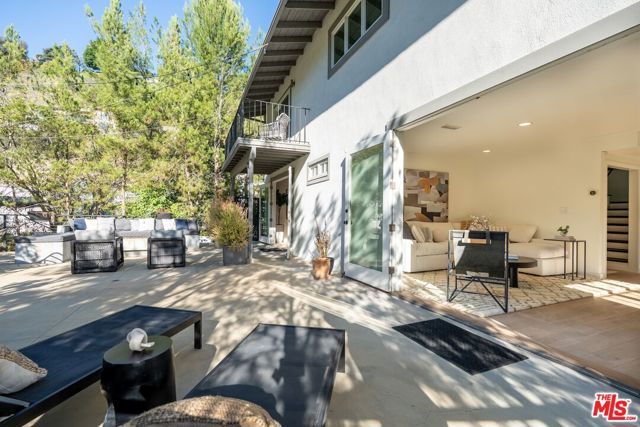 7560 Devista Drive, Los Angeles, CA 90046