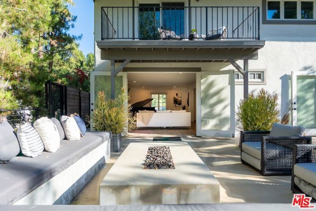7560 Devista Drive, Los Angeles, CA 90046