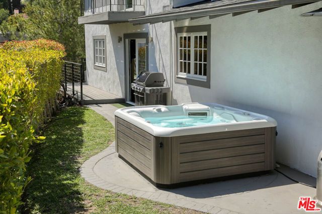 7560 Devista Drive, Los Angeles, CA 90046