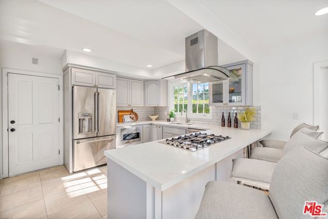 7560 Devista Drive, Los Angeles, CA 90046