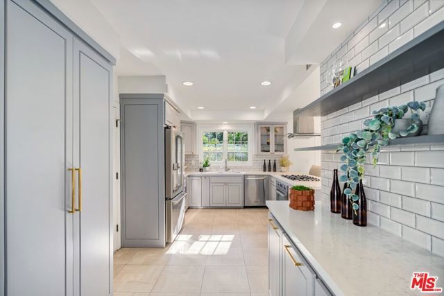 7560 Devista Drive, Los Angeles, CA 90046