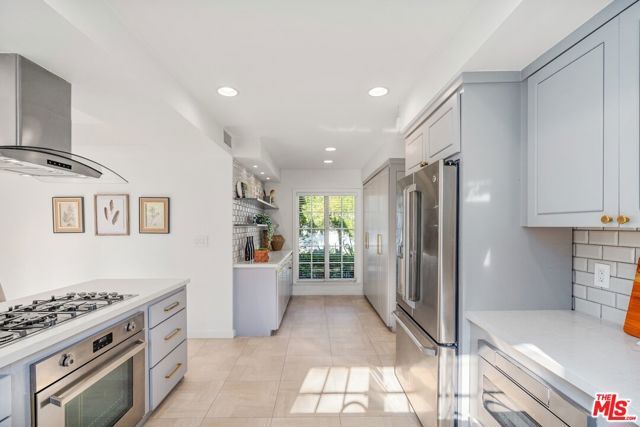 7560 Devista Drive, Los Angeles, CA 90046