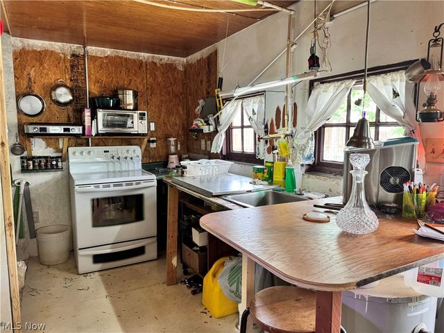 4916 Presidential Drive, Geneva On The Lake, OH 44041