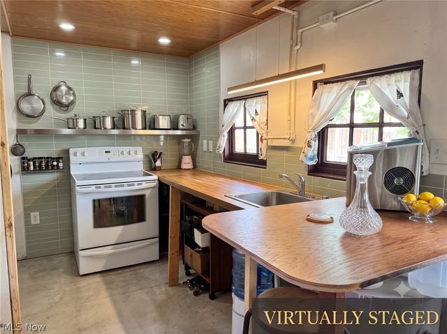 4916 Presidential Drive, Geneva On The Lake, OH 44041