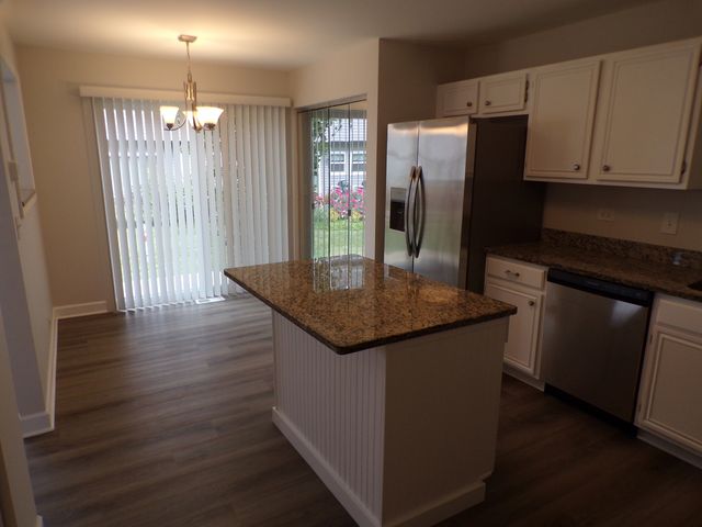 13 Redbud Court, Lake In The Hills, IL 60156