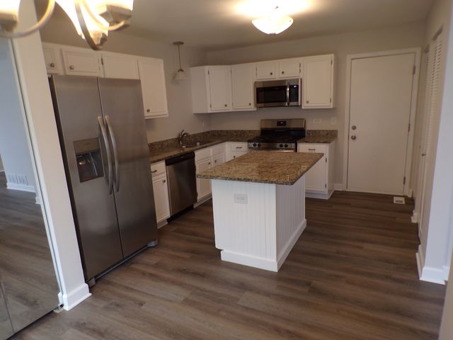 13 Redbud Court, Lake In The Hills, IL 60156
