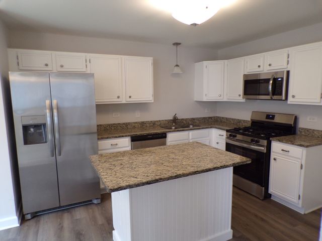 13 Redbud Court, Lake In The Hills, IL 60156