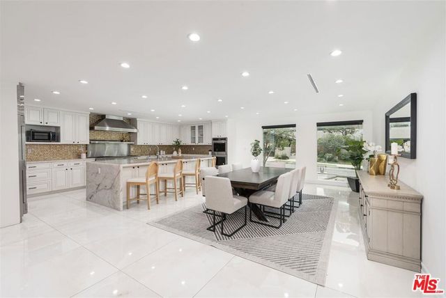 18089 Lake Encino Drive, Encino, CA 91316