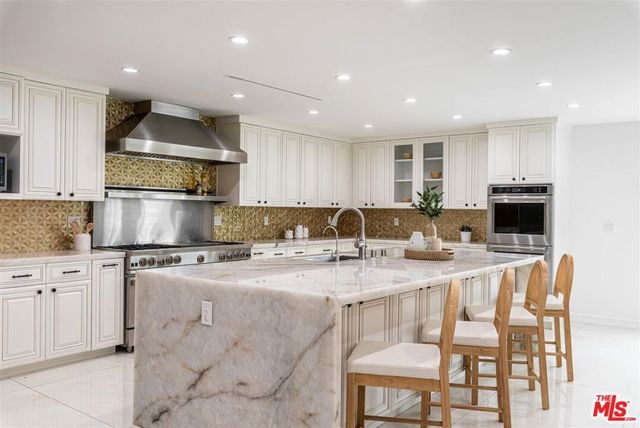 18089 Lake Encino Drive, Encino, CA 91316