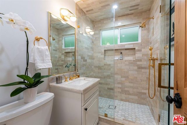 18089 Lake Encino Drive, Encino, CA 91316