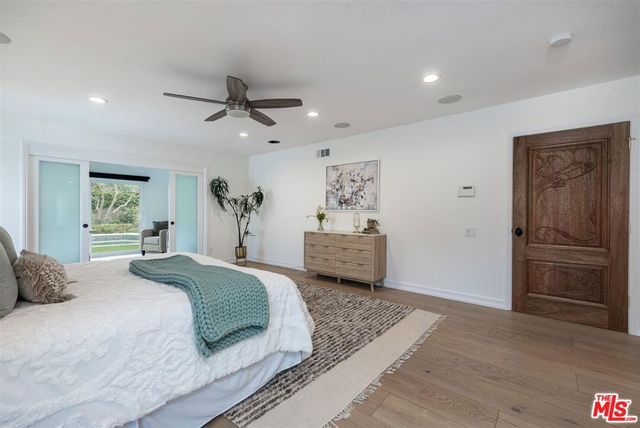 18089 Lake Encino Drive, Encino, CA 91316