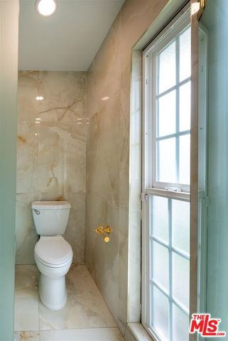 18089 Lake Encino Drive, Encino, CA 91316