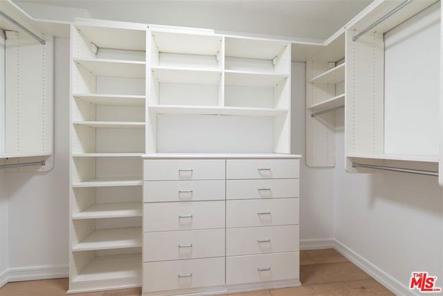 18089 Lake Encino Drive, Encino, CA 91316