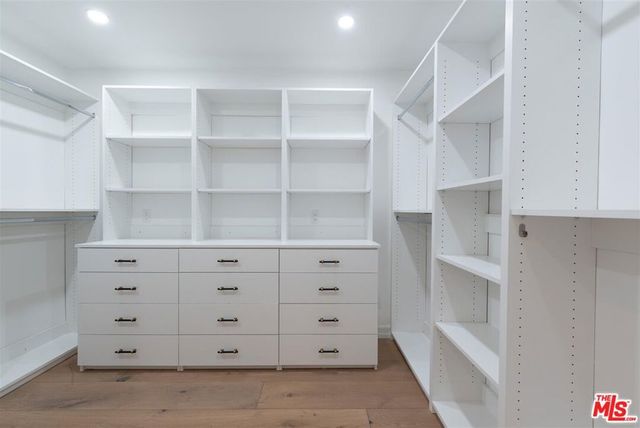 18089 Lake Encino Drive, Encino, CA 91316