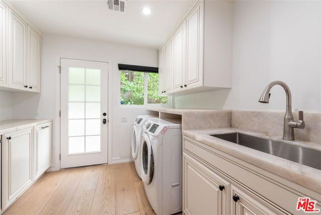 18089 Lake Encino Drive, Encino, CA 91316