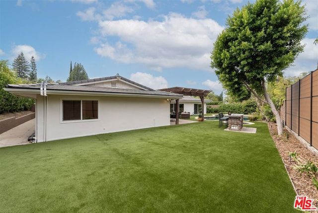 18089 Lake Encino Drive, Encino, CA 91316