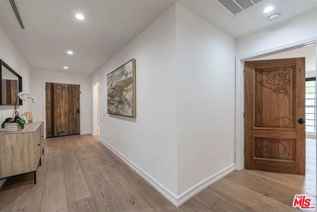 18089 Lake Encino Drive, Encino, CA 91316