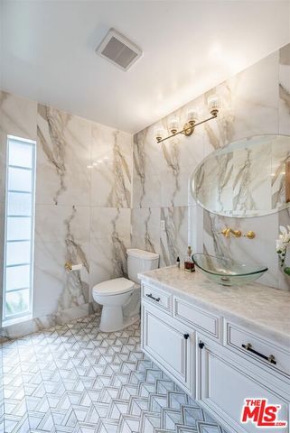 18089 Lake Encino Drive, Encino, CA 91316