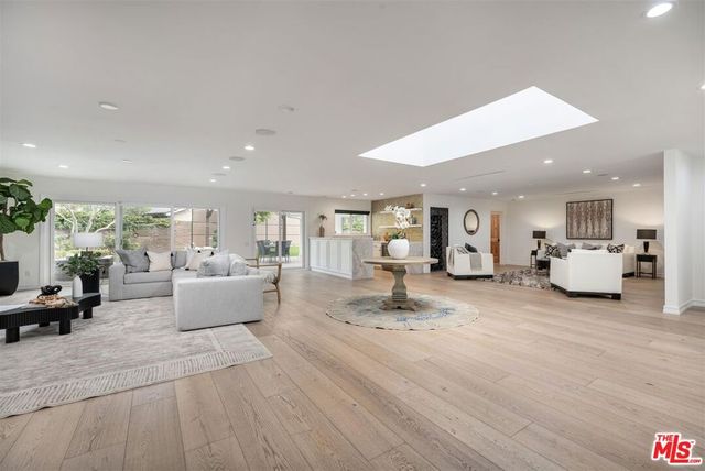 18089 Lake Encino Drive, Encino, CA 91316