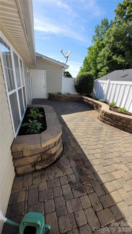 115 Edinburgh Court, Mount Holly, NC 28120