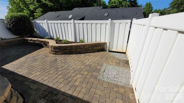 115 Edinburgh Court, Mount Holly, NC 28120